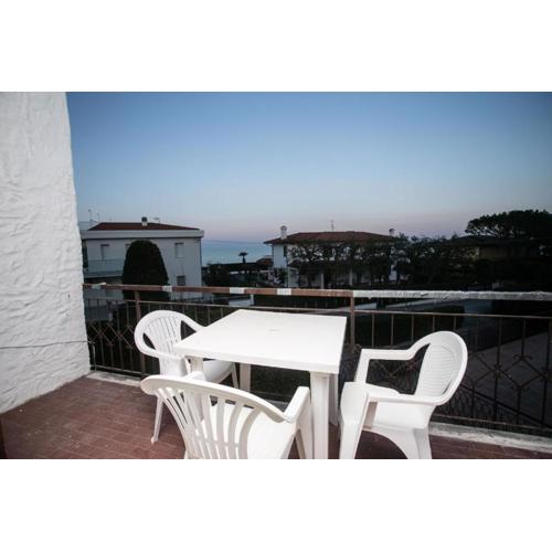 M087 - Trilocale con terrazzo al residence Mareverde