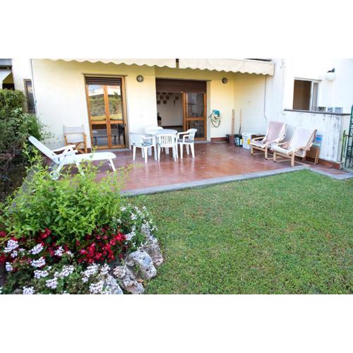 M251 - Marcelli, trilocale con giardino a 50mt dal mare