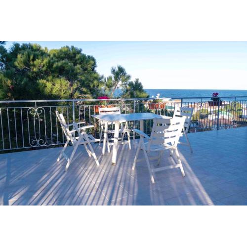 M262 - Marcelli, quadrilocale ristrutturato con terrazzo vista mare 1p