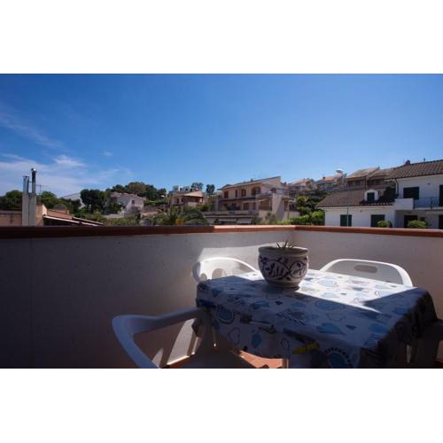 M291 - Marcelli, comodo bilocale con terrazzo