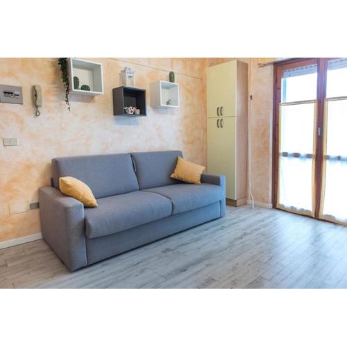 M330 - Marcelli, bilocale al secondo piano con terrazzo vista mare