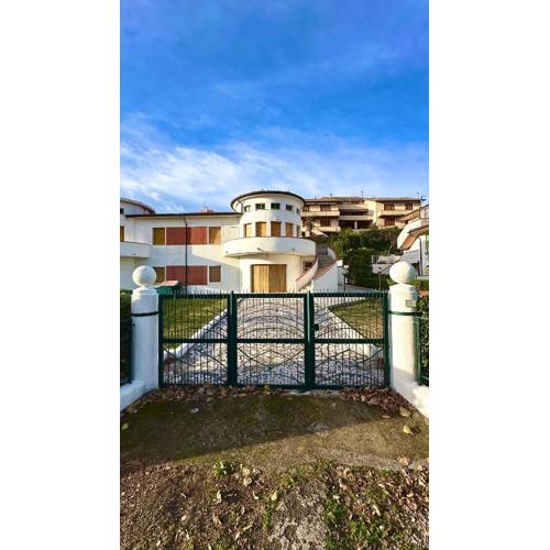 M378 - Marcelli, trilocale con balcone e posto auto
