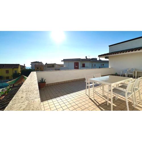 M379 - Marcelli, trilocale ristrutturato con terrazzo vista mare