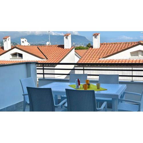 M386 - Marcelli, trilocale con giardino e vista mare