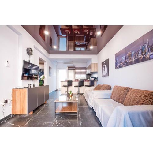 Mackenzie Suite