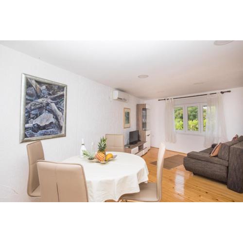 Madonna Field Apartment