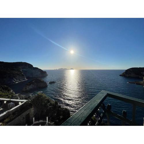 Magi - Il Tramonto su Palmarola