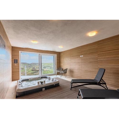Magnifica Gozitan Villa Pool And Jacuzzi - Happy Rentals