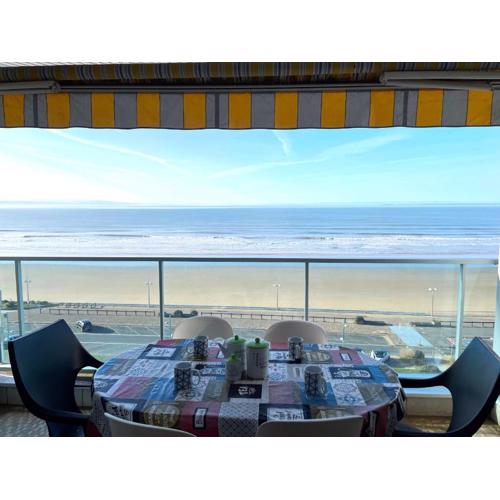 Magnifique appart rénové 2 chambres, face à la mer - 3 étoiles, garage privé, proche plage et commerces - FR-1-323-329