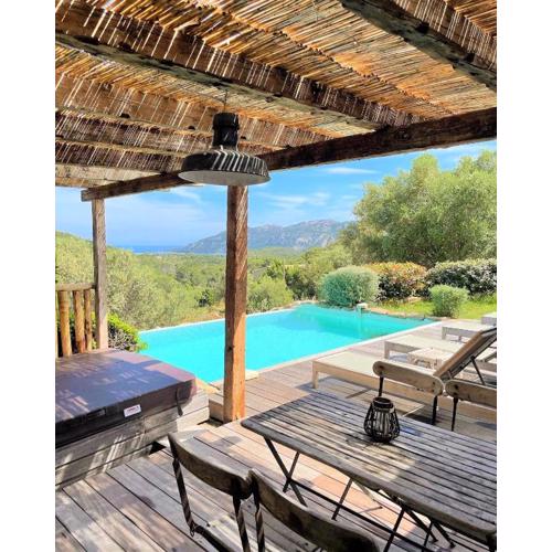 Magnifique bergerie avec piscine chauffée surplombant la baie de Santa Giulia