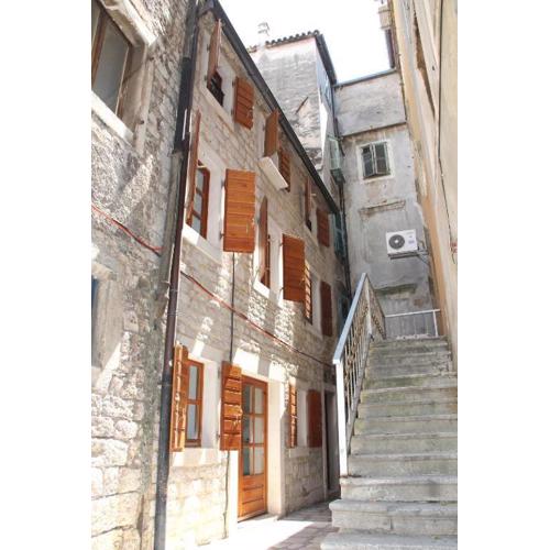 Main Square Rooms & Apartments