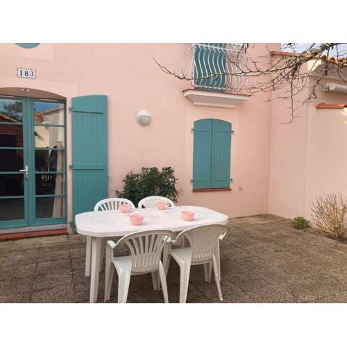 Maison avec piscine, proche forêt et plage à Saint Jean de Monts - FR-1-323-527