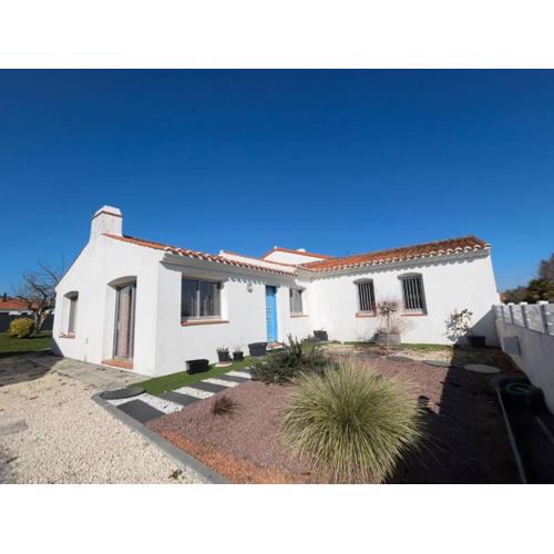 Maison avec véranda, jardin clos, 2 chambres - Proche centre et océan - FR-1-224C-338