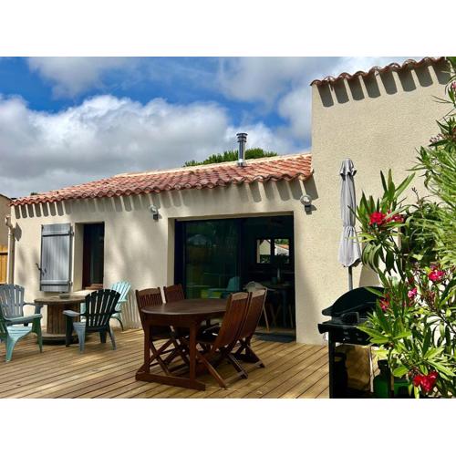 Maison Charme Proche Plage et Forêt avec Jardin, WiFi, BBQ, et Pistes Cyclables à Proximité - FR-1-652-39