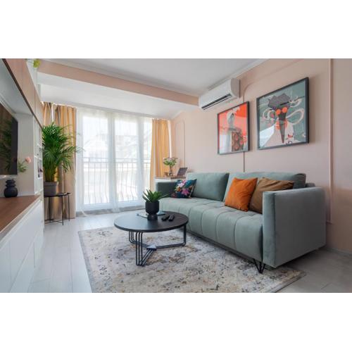 Maison Colorée - Bright And Cozy Home by Metro And Mall