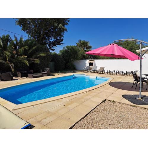 Maison confortable avec piscine privée, 3 chambres, proche forêt et plage. - FR-1-323-542