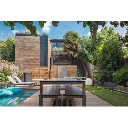 Maison contemporaine plein centre piscine &jacuzzi