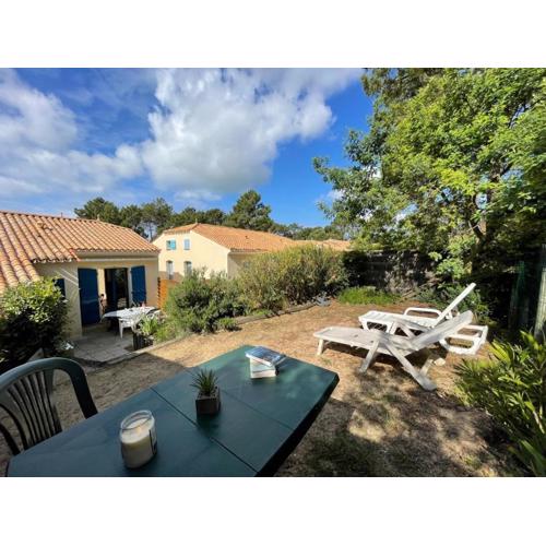 Maison de vacances avec piscine, terrasse et coin détente en forêt, proche plage! - FR-1-323-486