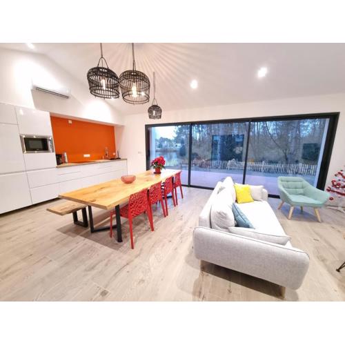 Maison design en bord de lac