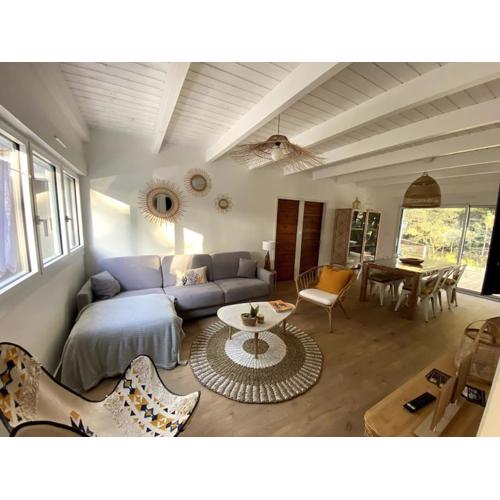Maison familiale dans les pins à 500m de la plage