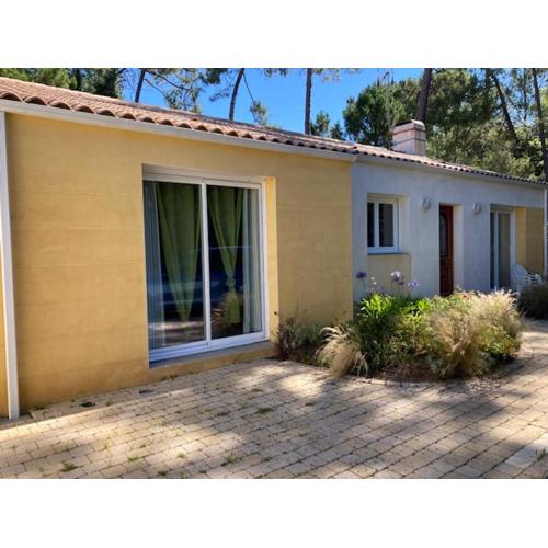 Maison spacieuse à Saint-Jean-de-Monts : 11 pers, wifi, terrasse, proche plage et forêt - FR-1-323-495