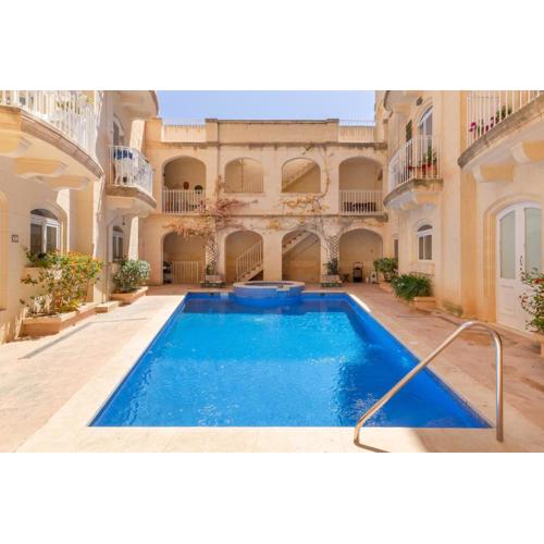 Maisonnette & Pool Ta\