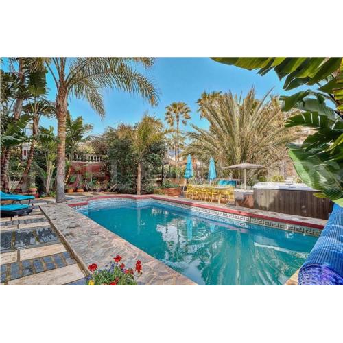 Majestic Villa by the Beach Heated Private Pool & Jacuzzi
