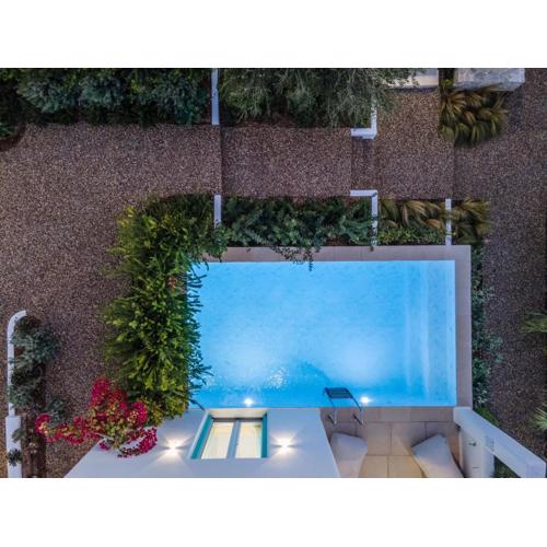 Majo Suites Hotel