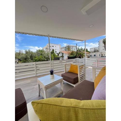 Makenzy Mermaid 2 Bedroom Apartment