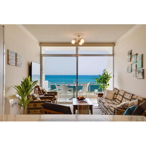 Makenzy Sandy Beachfront Paradise