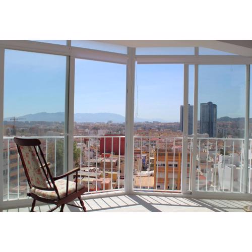 Málaga Flat with Balcony AC Direct Bus to Beach Sleeps 7