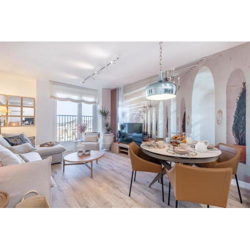 Malaga Skyline 8 Pool & Parking Free