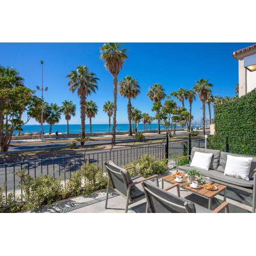 Malagueta Beach Front Luxury Apartment by Rent Me