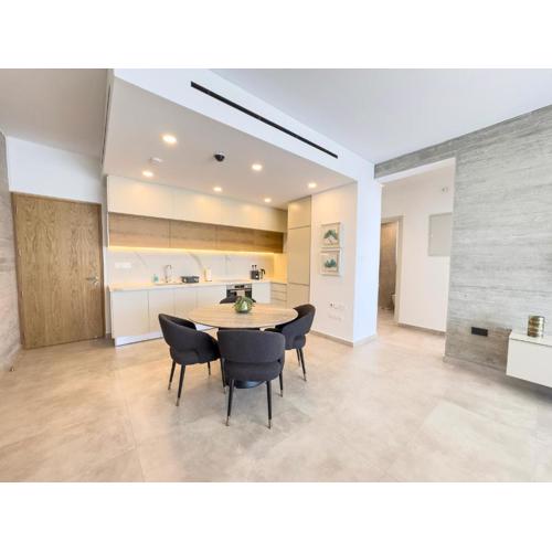 Malberry Park 204 - Modern 2 Bedroom Apartment with Pool, Gym, Jaccuzi