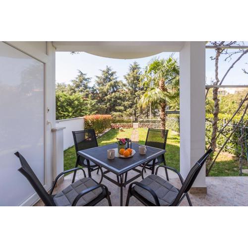 Malerisches Apartment mit mediterranem Garten - nur 450 Meter zum Strand