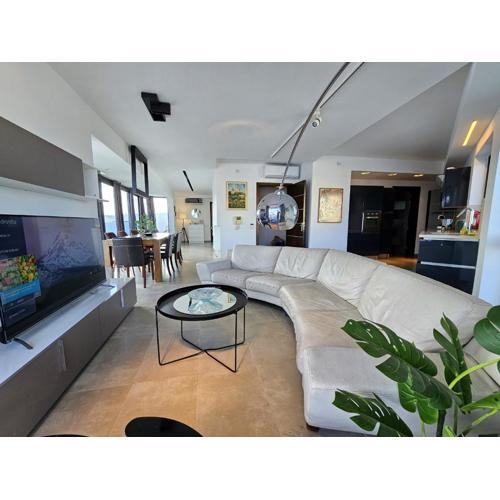 Malta Unique Penthouse Spacious Terrace-Sleeps 8