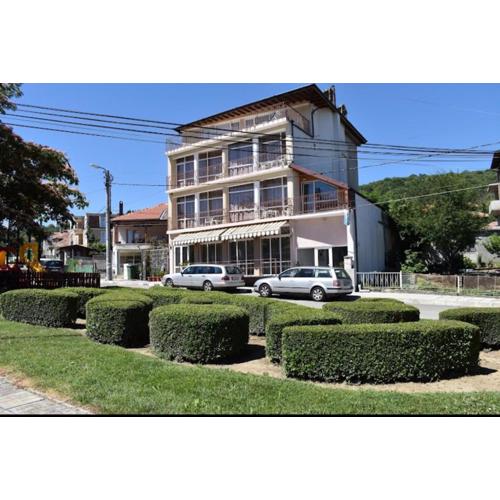 Manolovi Guest House