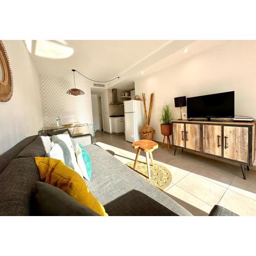 Maracuyá con piscina, terraza, smart tv, cocina completa y WIFI