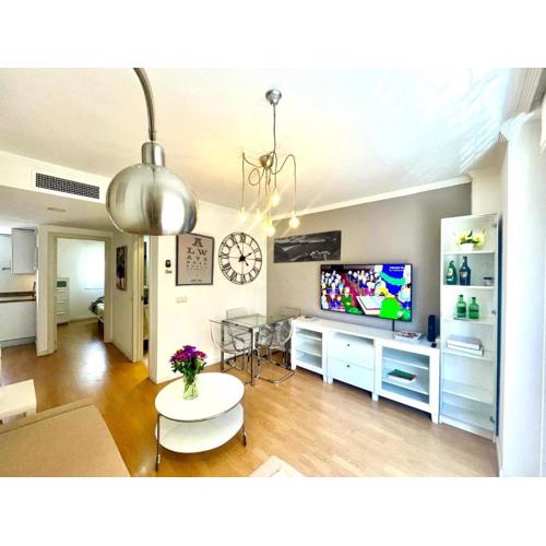 Maravilloso apartamento céntrico de 70m2, jardín propio 40m2 con piscina para niños y parking opcional
