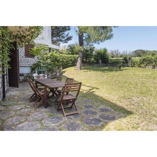 Marcelli, quadrilocale con giardino a 100mt dal mare - M088