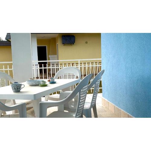 Marcelli, trilocale con terrazzo a pochi passi dal mare - M394