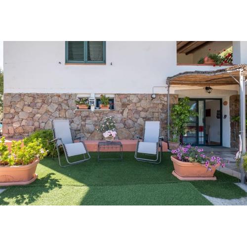 [Mare a 4 minuti Auto]Casa/Giardino e WiFi Budoni