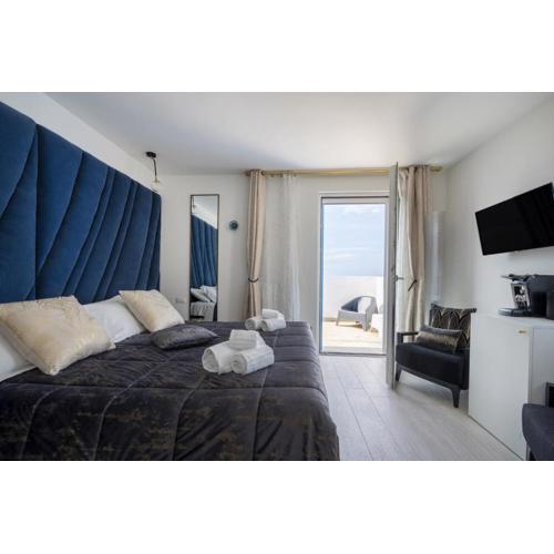 Mare | Fronte Mare con Balcone – Vicino al Centro Storico