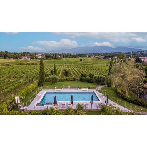 Maria Farmhouse Apartment in Wine Resort in Lucca