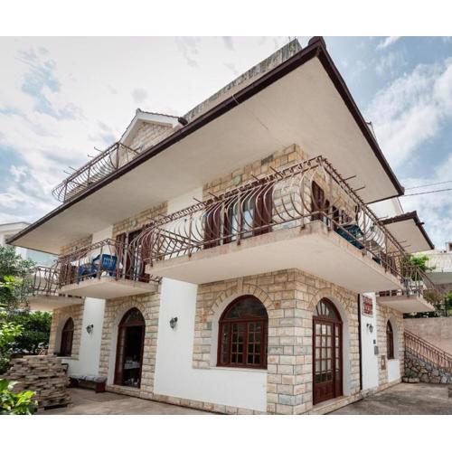 Maribela Apartments