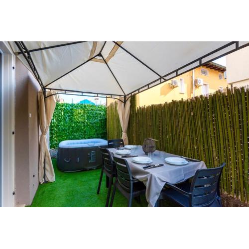Marila Deluxe, Patio con idromassaggio
