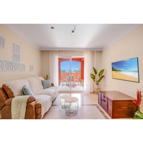 Marina Breeze Home by SolMaestranza