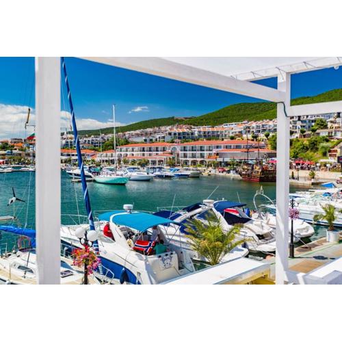 Marina Delfin Apartments - Top Location & Pet Friendly