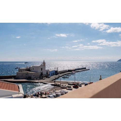 Marina Palace Apartments & Terrace