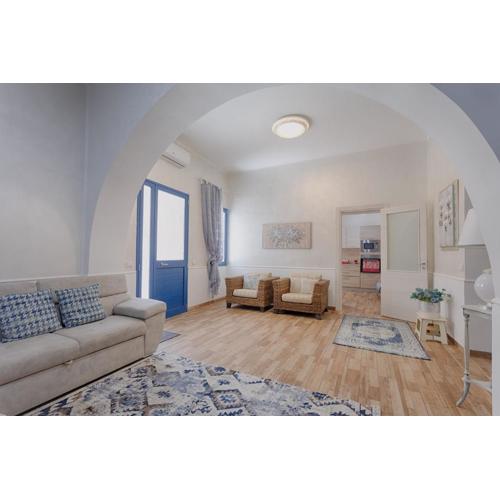 Marsala Central and Colorful Apartment!